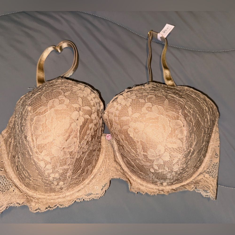 Victoria's Secret Tan Lace Underwire Bra